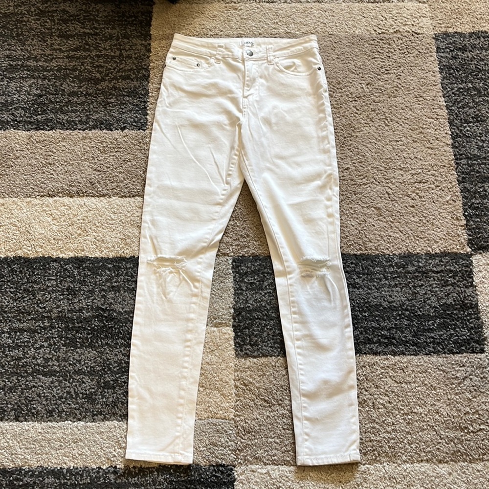 White high-rise skinny jeans. They are a size 7.